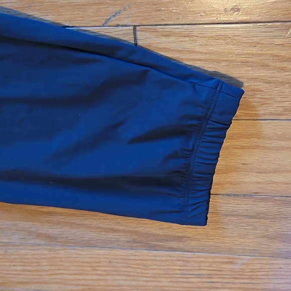 NWT Men’s Vuori Navy "Fleet Sport Joggers" New Version 30" Inseam Various Sizes - Picture 2 of 15
